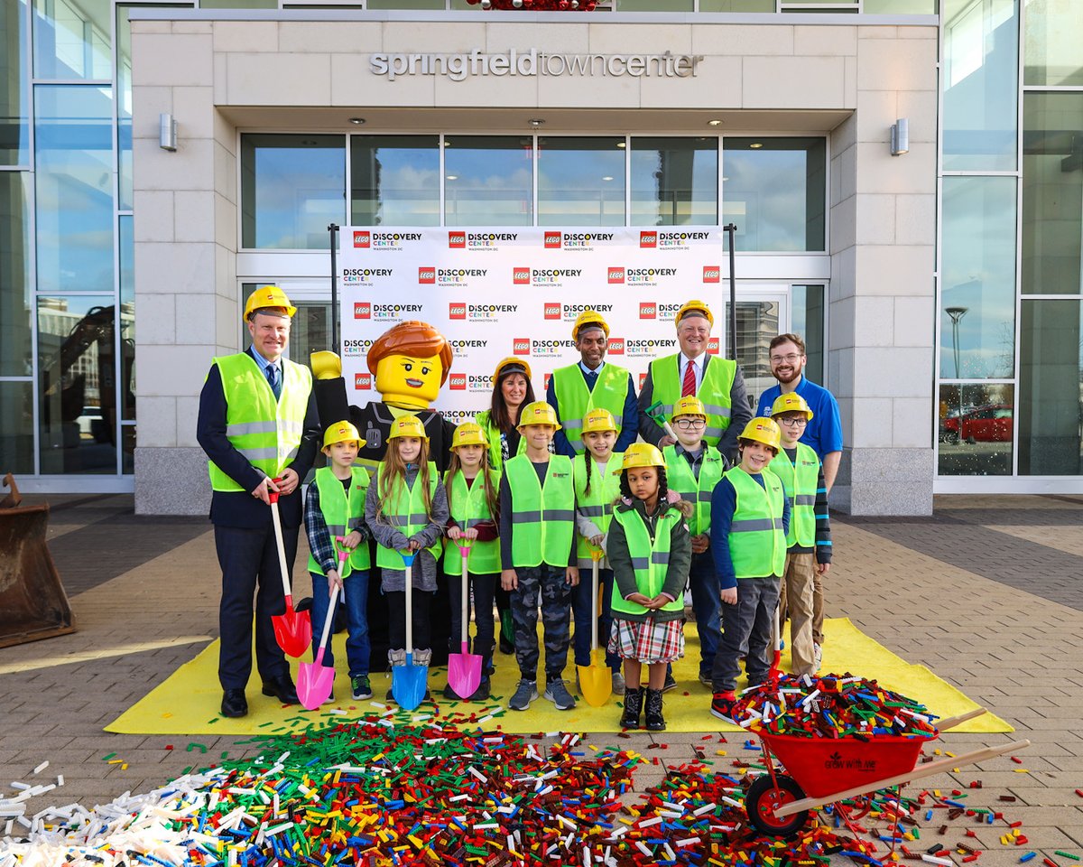 Springfield Town Center tweet media