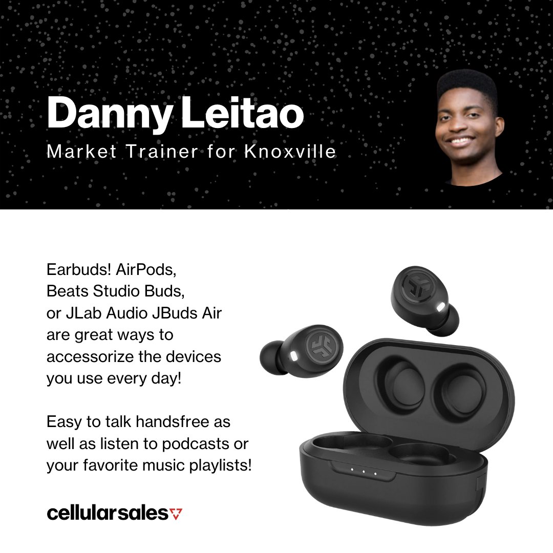 CellularSales's tweet photo. 🎅 What are you hoping Santa brings down the chimney this year? Check out our top team member-approved #tech gifts at your nearby Cellular Sales store.
.
.
.
#happyholidays #gift #instagood #snow #holidayseason #festive #CellularSales #HolidayMomentsStartHere https://t.co/fl1Cl9rNeL