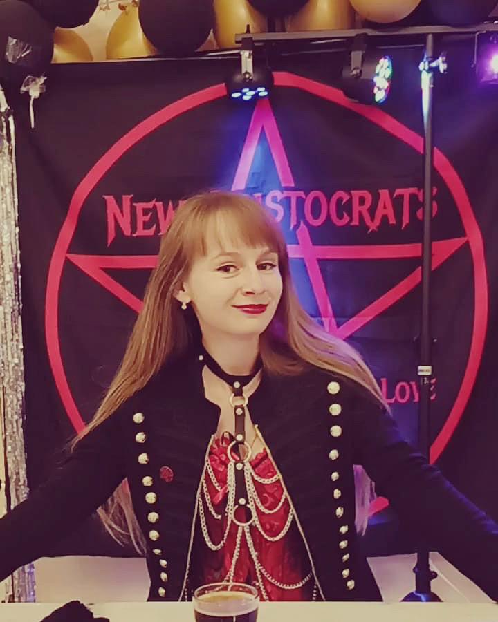 NewAristocrats's tweet photo. Jueves el día 8 estamos abiertos hasta las 21:30 en CAKE cafetería-pastelería francesa by New Aristocrats con 80’s music! #newaristocrats #valencia #mislata #valenciaturismo #xirivella #Stockholm #ravensburg #ghostfan #ghostfans #gothgirl #wgt #expatsvalencia #valenciaespaña https://t.co/Ihv34nmcEr