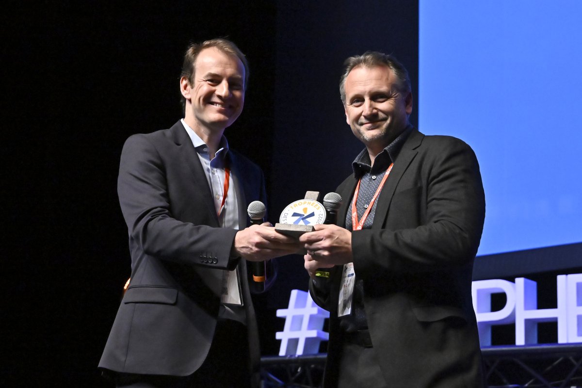 Steph_Merzet's tweet photo. Le lauréat de la catégorie "Elles innovent" des Trophées des Entreprises du Puy-de-Dôme est l'entreprise Green Corp Konnection @GreenCorpK_ @lamontagne_fr  https://t.co/btXmslI83W https://t.co/z87lYU7RaB