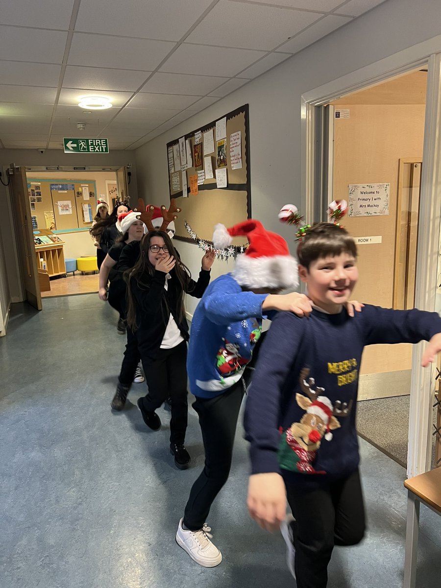 Parkhill_PS's tweet photo. The weather outside was frightful! So P6/7 did a festive conga round the school. #adventfun https://t.co/zJLRSdkcR8