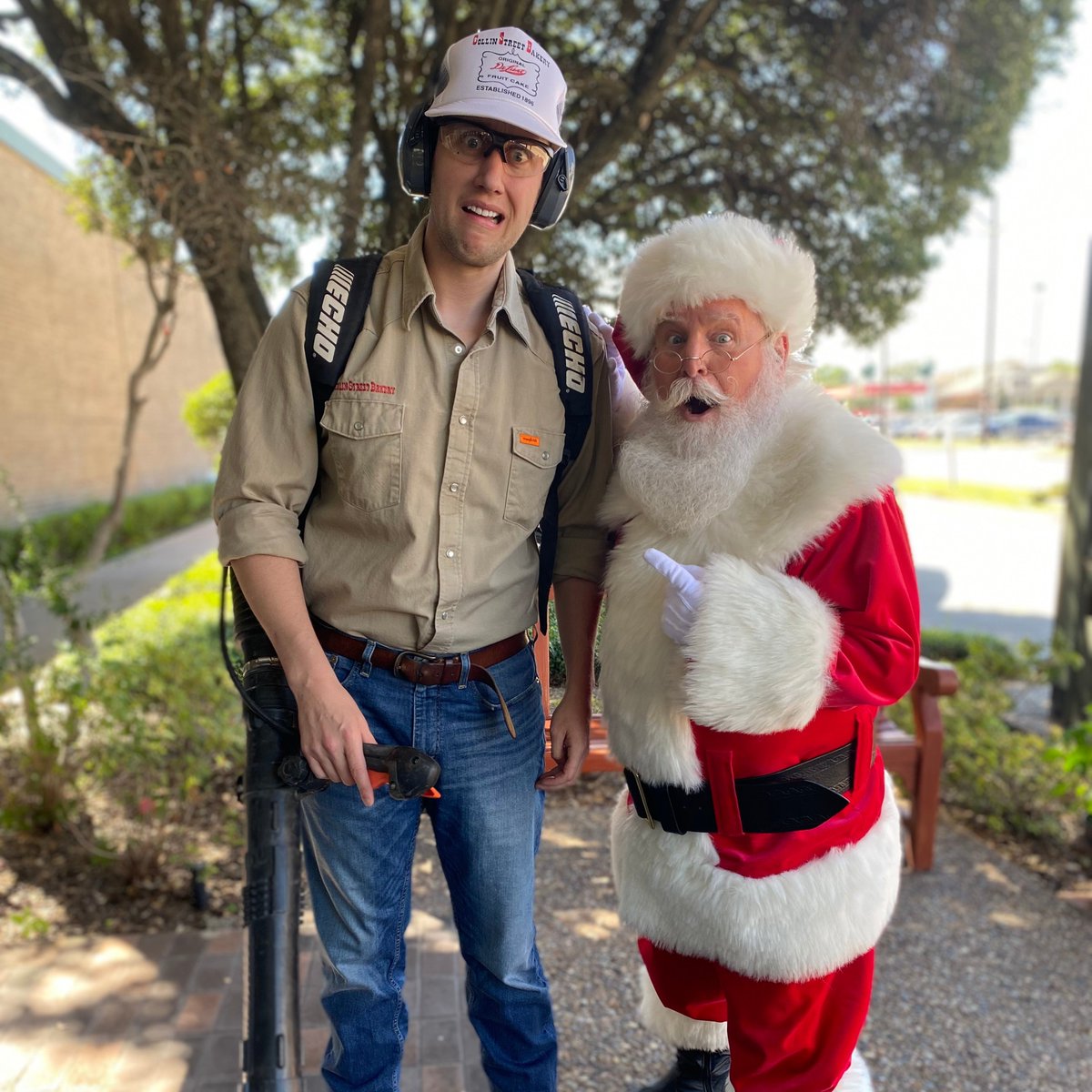 Our maintenance man keeps finding cocoa puffs in the parking lot. He soon found out that Santa has been parking his reindeer and sleigh there! Those weren't cocoa puffs after all... 🦌💩
