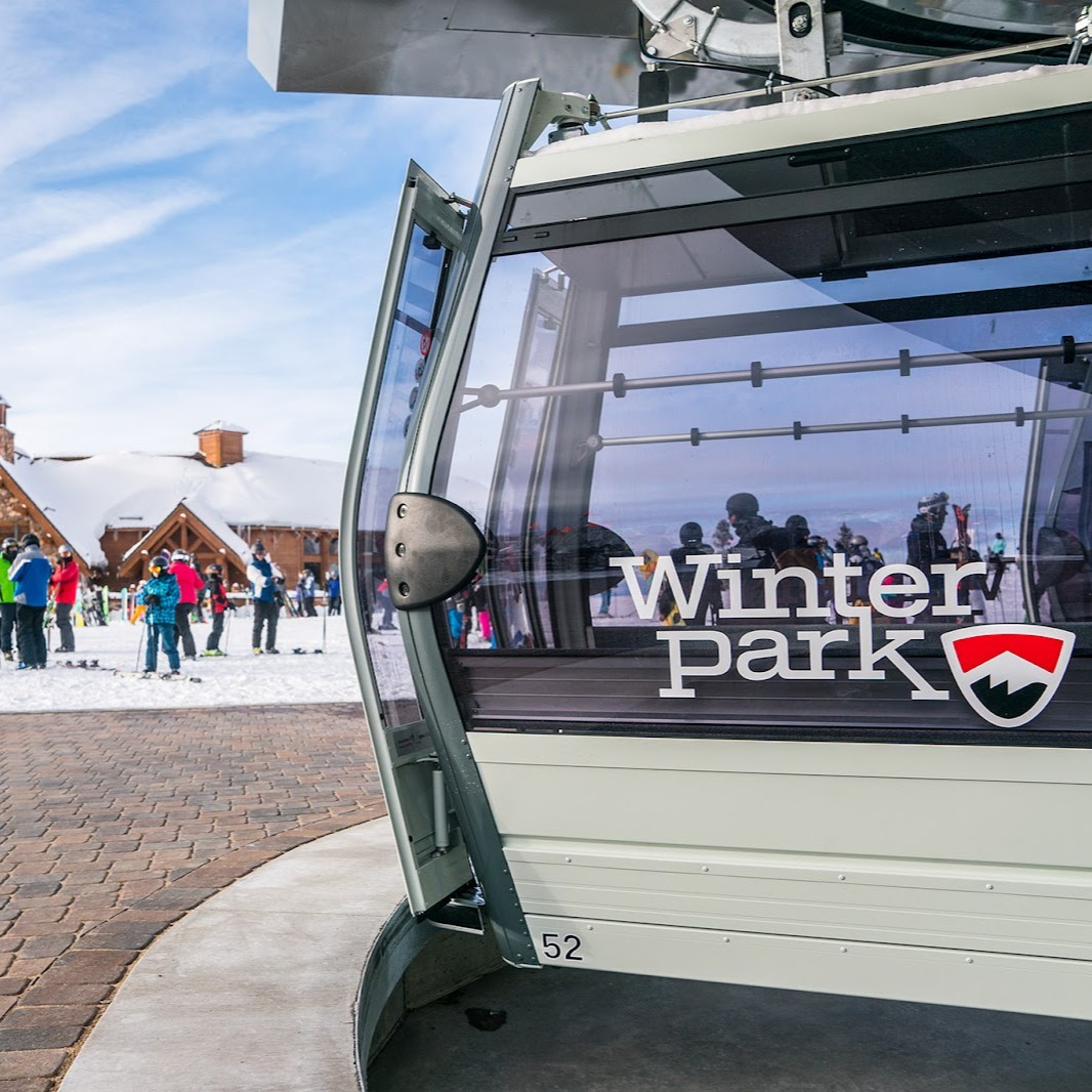 If there's one thing that's a must-do during winter—it's skiing! See which Colorado ski towns <a href="/CNTraveler/">Condé Nast Traveler</a> has on its list: bit.ly/3V0fOTj

📸: Carl Frey