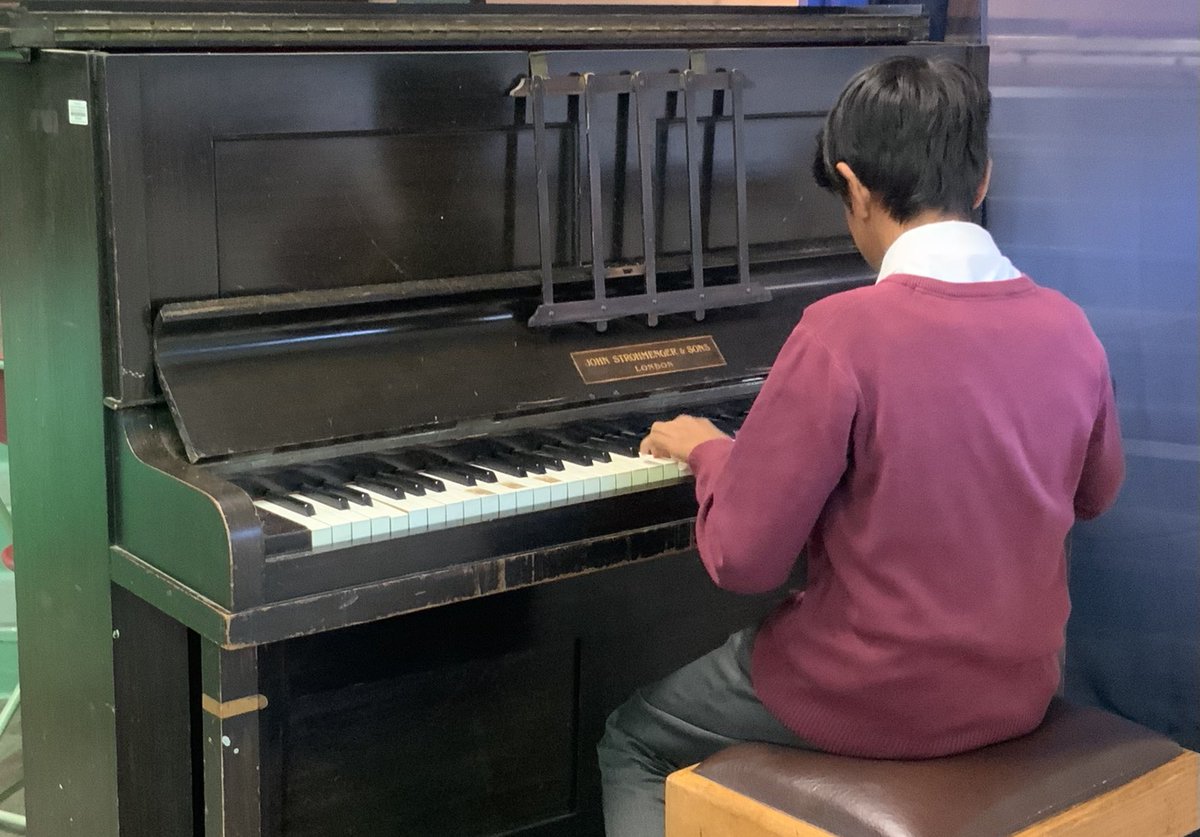 MountStewartSch's tweet photo. You were amazing. Our talented solo musicians confidently played to an audience in the year 4&5 music concert. #tmssmusic
@BrentMusicServ https://t.co/vjfP6GHiUK