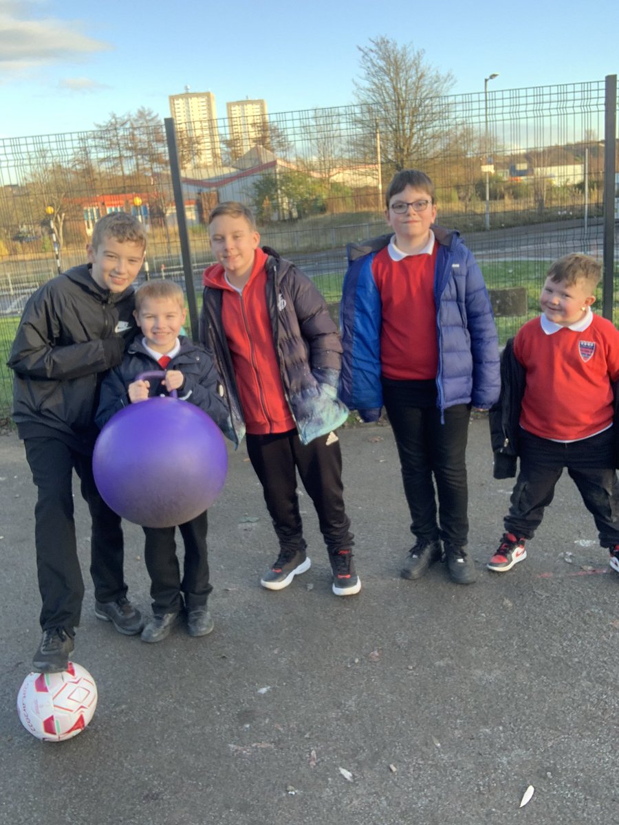 AntoninePrimary's tweet photo. Our winning House of the Month was…🟡Topaz!🟡The children enjoyed an extra play this afternoon as a treat! Well done to all! 🔴🔵🟢🟡 ⭐️💫#AgentAimHigh https://t.co/6Mxpyhl1YL