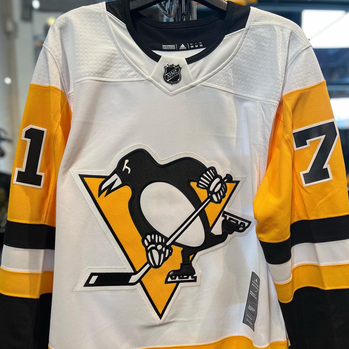 Giveaway time!
Autographed Authentic Adidas Evgeni Malkin jersey.
Follow us, tag 3 friends and RT this. Once we hit 13,000 followers we will give this away! #LetsGoPens