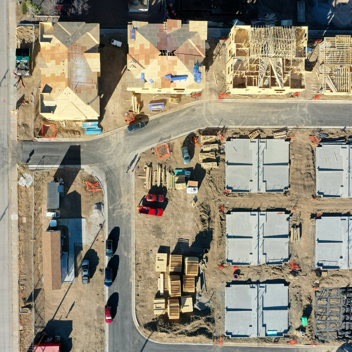 HomesLokal's tweet photo. Year in review! Check out the progress we have made at the Hub at Virginia Village in the last year! We are so grateful for our amazing team at the Hub at Virginia Village and cannot wait to see this community grow! #LokalHomes #BuyLokal #DenverCO #DenverRealtor #DenverRealEstate https://t.co/lvynwRuXti