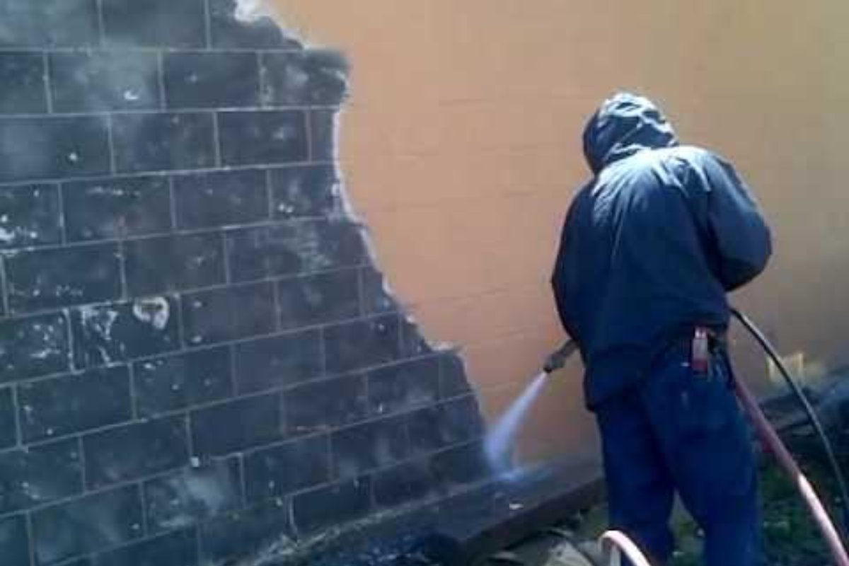 SEBlasting's tweet photo. Our tools and equipment wouldn't mean a thing without the experience and skills necessary to properly restore your beautiful property. Put our know-how and attention to detail to work whenever you need us by calling (912) 380-7875. https://t.co/0SArshz68v