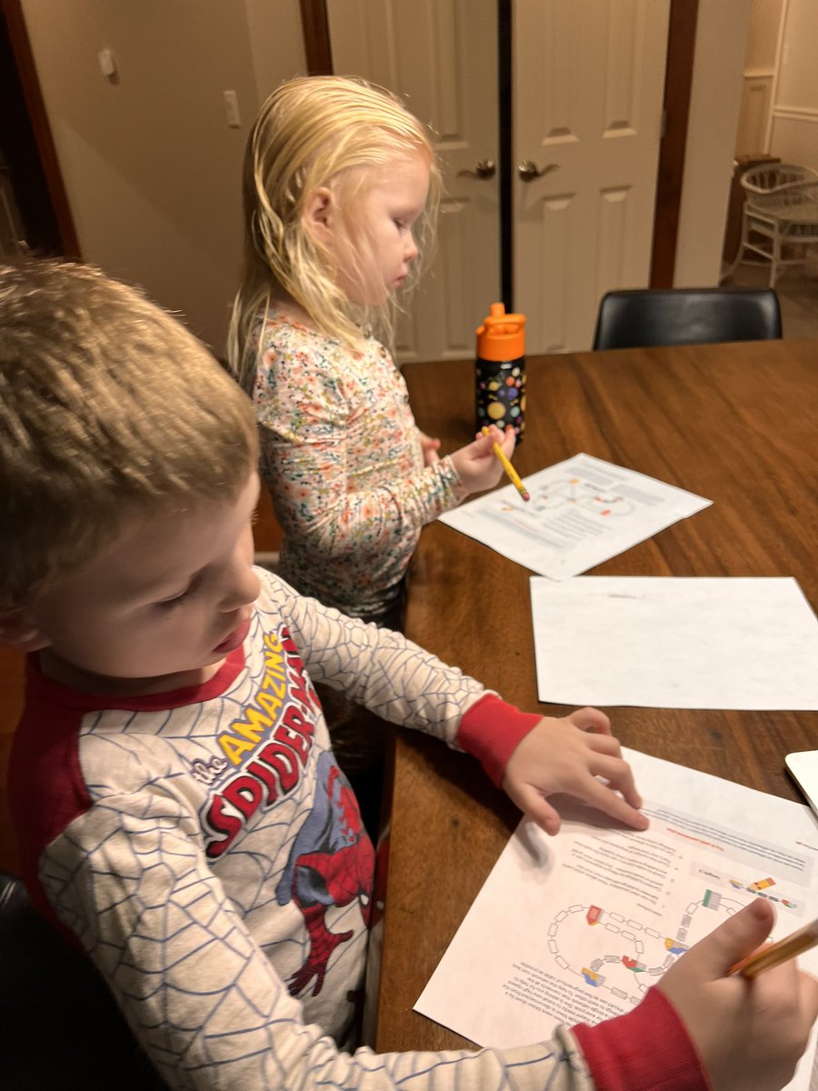 mohr_alison's tweet image. We had a blast learning about variables, networks, loops, and sequencing as a family tonight! Thanks @NewBoCo @IowaCSTA @IowaSTEM @IADeptofEd #CSforIA #CS4IA #CSEdWeek