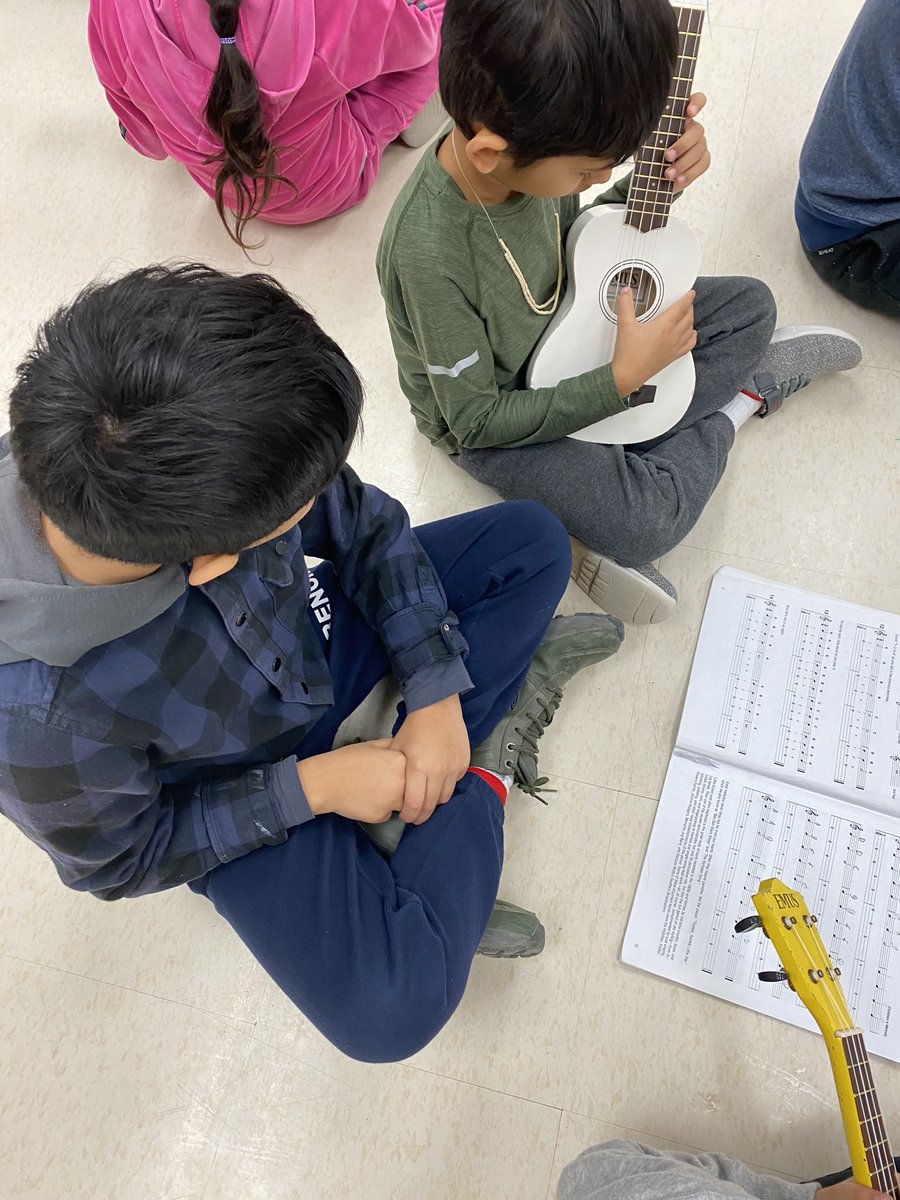 MariaHolt1981's tweet photo. “A home away from home” is how I feel everyday teaching @castleoaksps Our amazing students helping one another to succeed and thrive is just one of my favourite things I witness throughout my day.  #grade5mentors https://t.co/jf8BKjg1fh