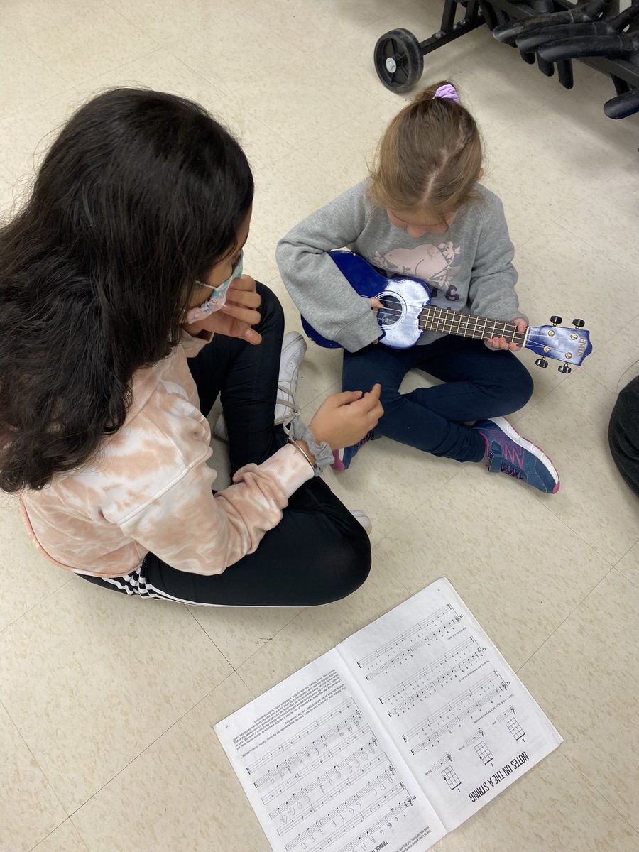 MariaHolt1981's tweet photo. “A home away from home” is how I feel everyday teaching @castleoaksps Our amazing students helping one another to succeed and thrive is just one of my favourite things I witness throughout my day.  #grade5mentors https://t.co/jf8BKjg1fh