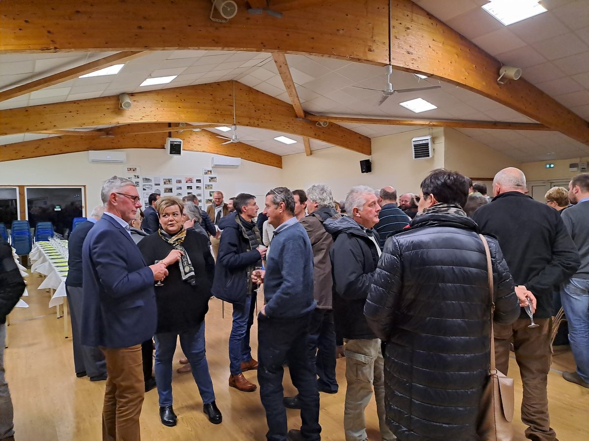 GroupamaFd02's tweet photo. Chapeau bas Mesdames et Messieurs les élus #GroupamaNordEstAisne : une participation exceptionnelle pour un conseil groupé en renouveau ! Bravo aux élus qui ont fait une préparation toute particulière qui visait à partager et valoriser les petites victoires de l'année 2022. https://t.co/U2ysNccnxW