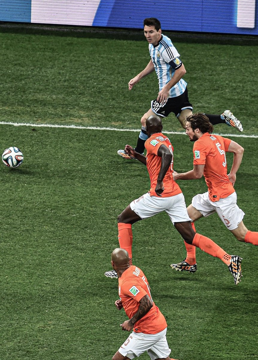 NO PASAN MÁS LAS HORAS. VENITE A VIVIR LA PREVIA DEL PARTIDO. 

twitch.tv/messismo10