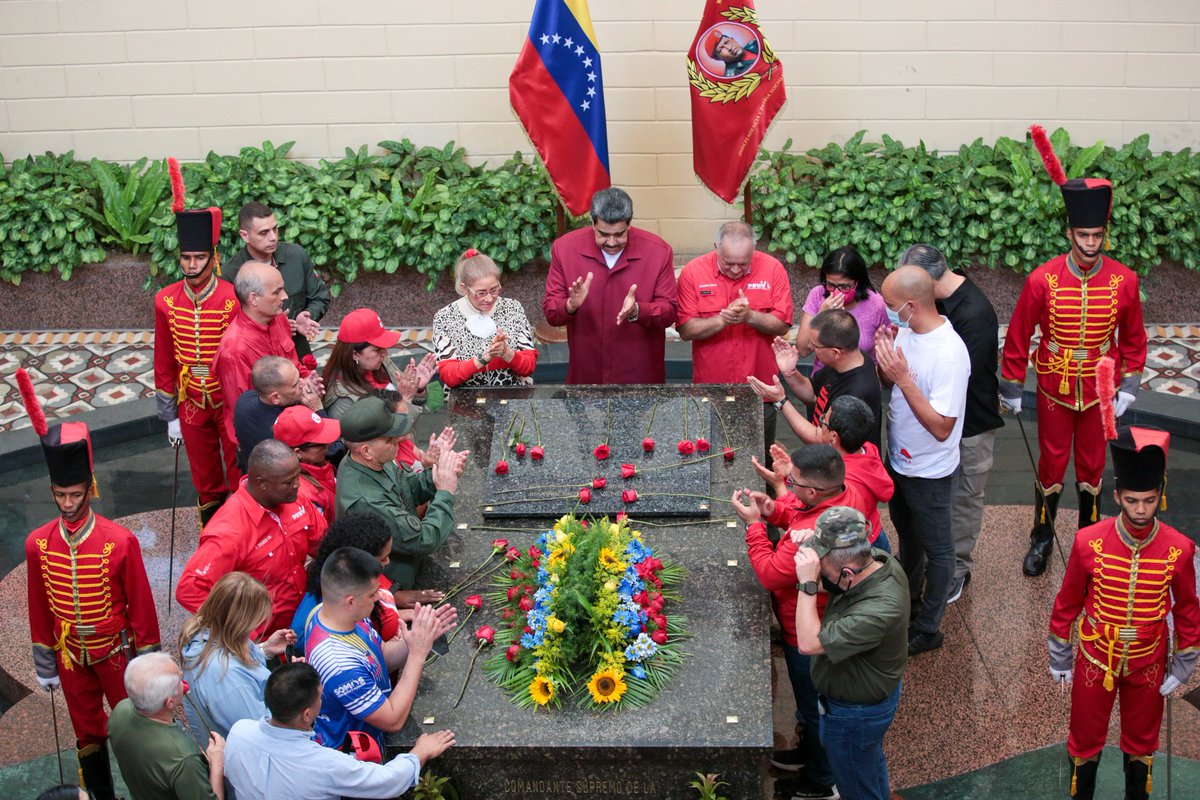 El Comandante Hugo Chávez en su última proclama, con orientaciones, verdades y líneas estratégicas, le habló a los tiempos, las décadas y siglos por venir. Chávez confió en nosotros, el pueblo, porque no le vamos a fallar nunca, como fuerza revolucionaria.