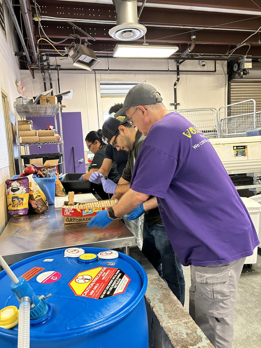 MrsPhaeB's tweet image. 🐾The talks that we have while 🦋Mosaic students work at 🐶Barc Animal Shelter are always deep, eye opening, conversations that reveal important life lessons✨#multitasking #jobskills #deepdiscussion @HumbleISD @HumbleISD_CAM