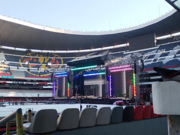 ailoviutl's tweet photo. Estadio Azteca, la playa está lista 🏝️🌴

Bad Bunny #WorldHottestTour 🏟️

El conejo malo cerrará su gira en el coloso de Santa Úrsula el 9 y 10 de Diciembre 🐰 https://t.co/swgUvrpRcN