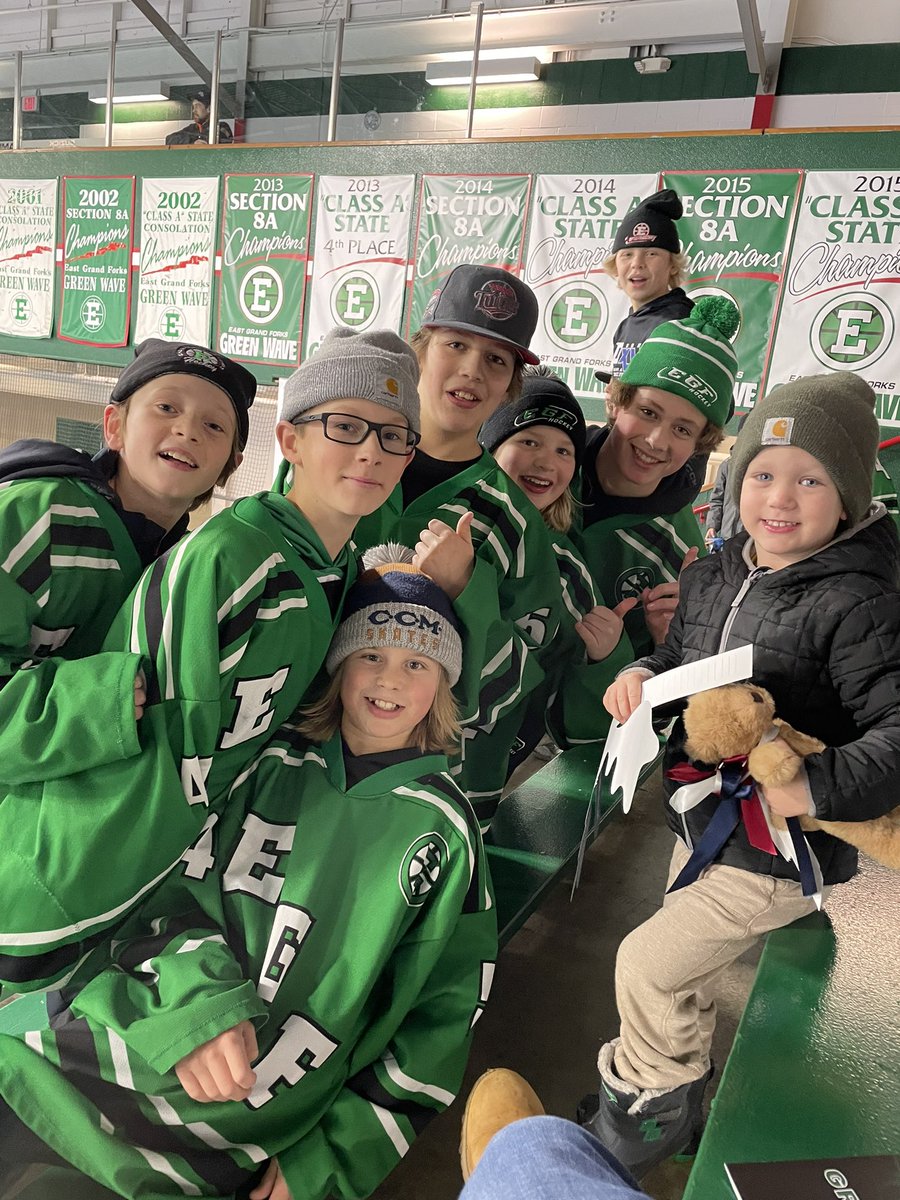 Ammo33est84's tweet photo. High-School Hockey Night in EGF Minnesota.. #wave @EastSideHockey https://t.co/KARSwVoaga