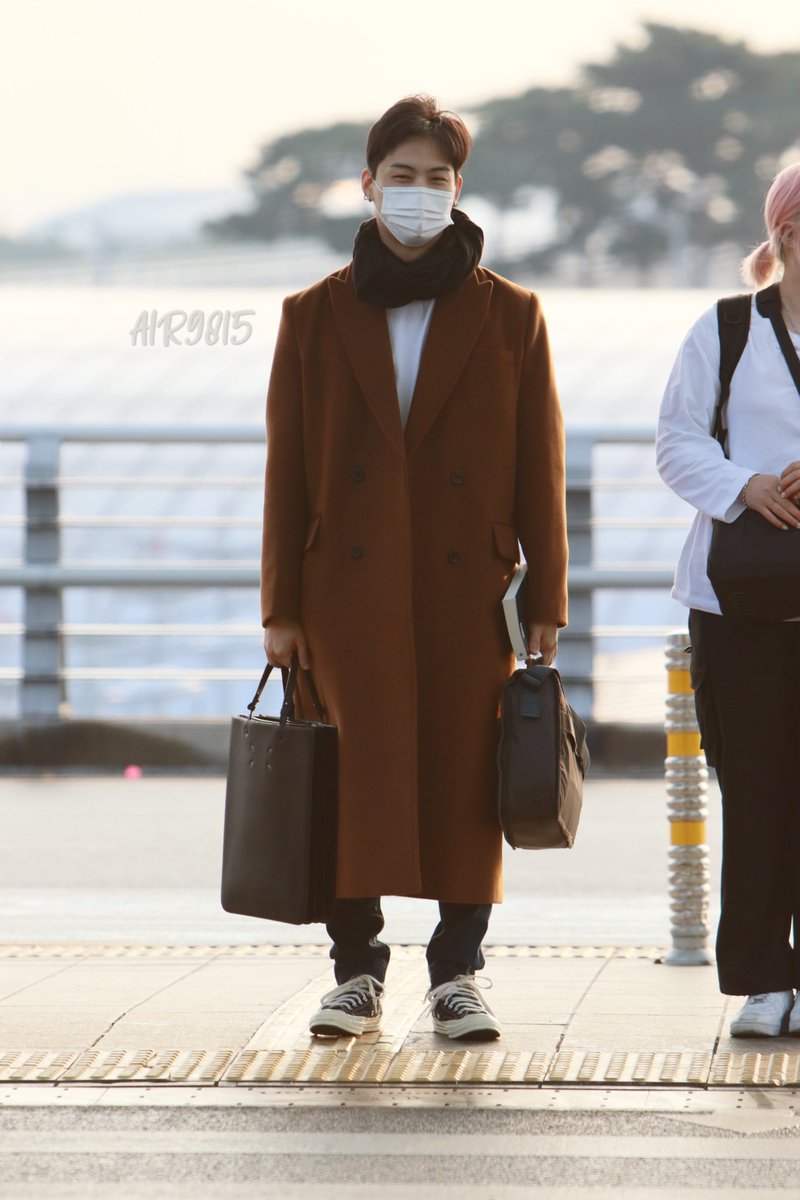 AIR9815's tweet photo. 20221209 ICN-HK 출국🛫

미치도록 잘생겼다! 🫠🫠 
#JAYB @jaybnow_hr https://t.co/4kQHLeN3Wv