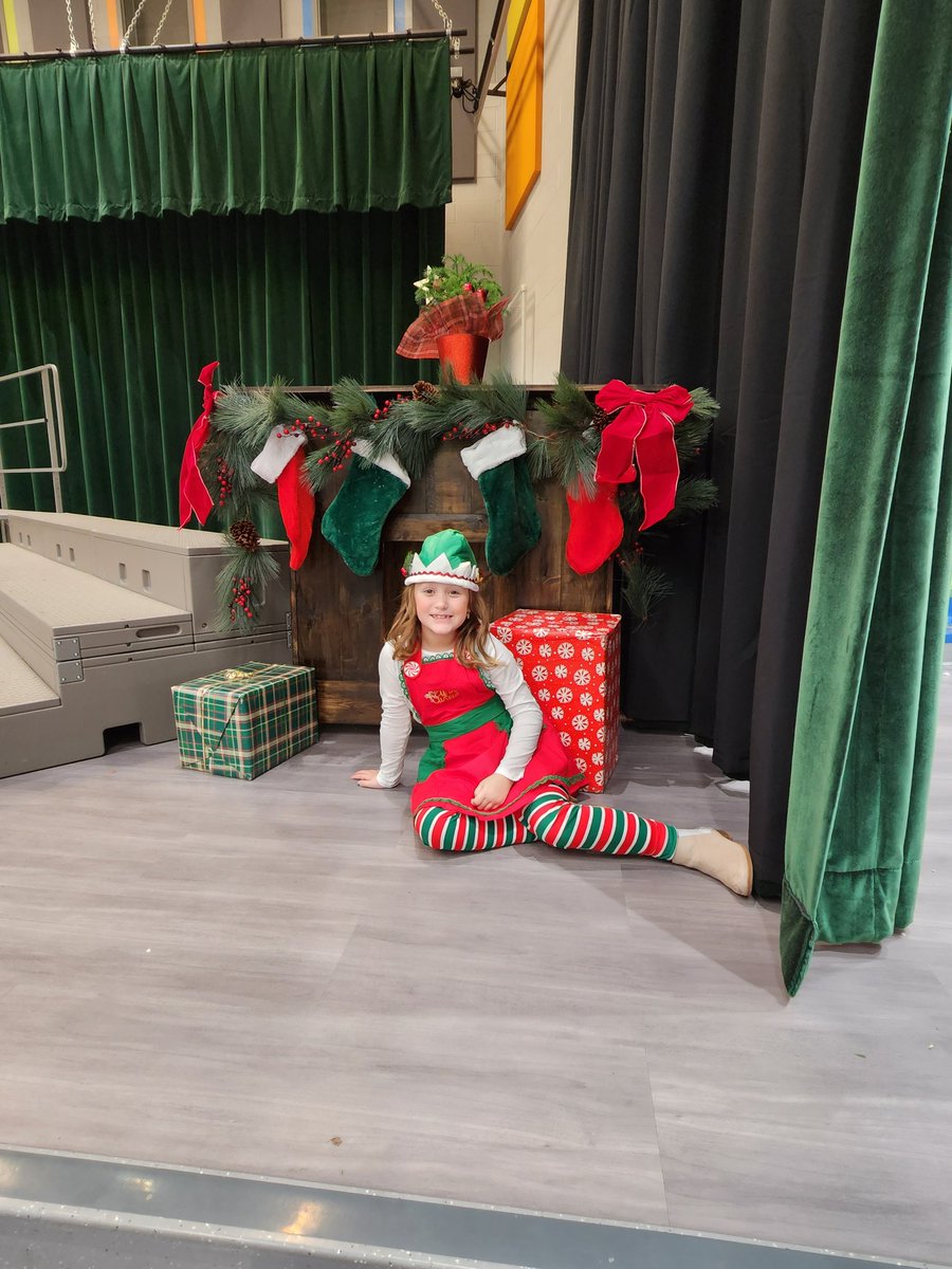 MrsDuffala's tweet photo. Nothing like sweet second graders at their Christmas concert! Oh, and these two pre-k pals then and now. https://t.co/FyStGTvbVW