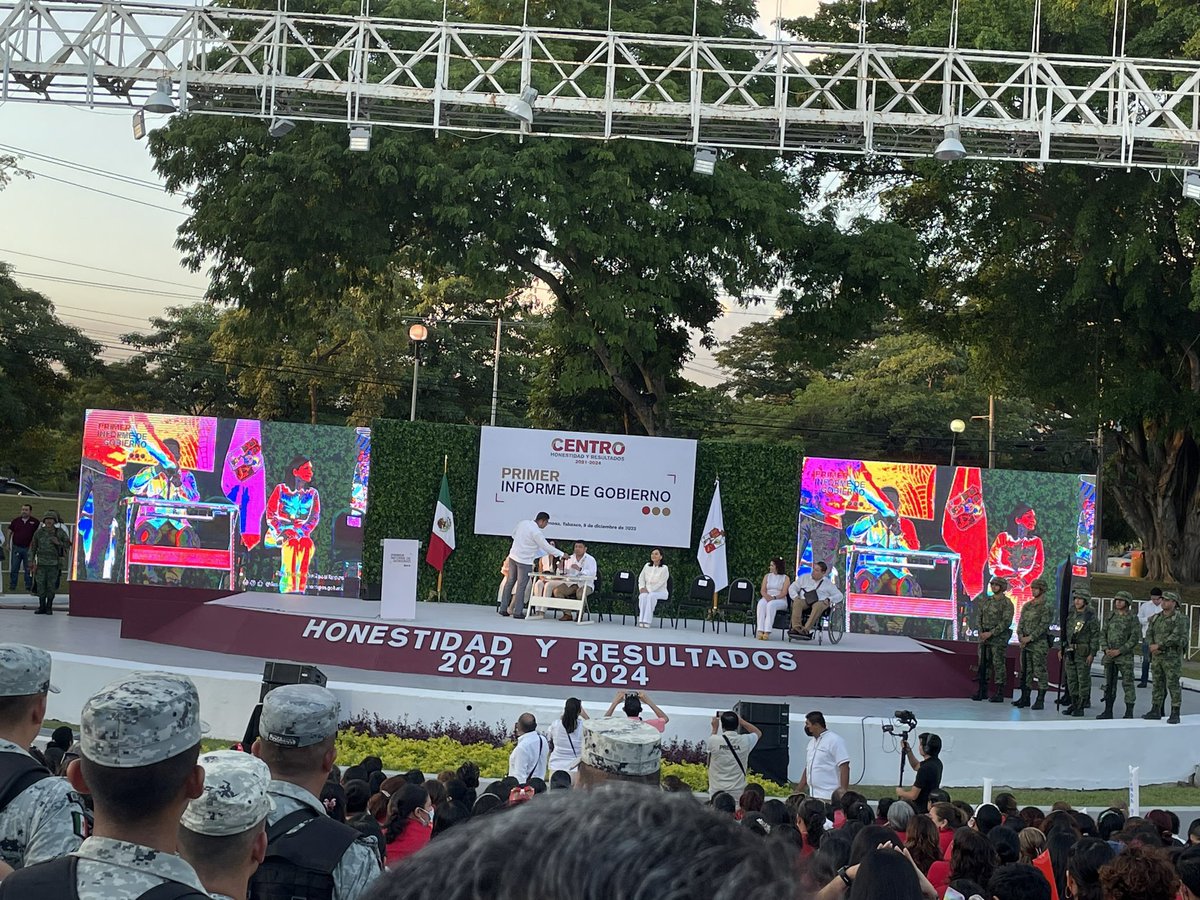 Me dio gusto acompañar en su 1er Informe de Gobierno Municipal de Centro y le agradezco su amable invitación a <a href="/YolandaOsunaH/">Yolanda Osuna Huerta</a>