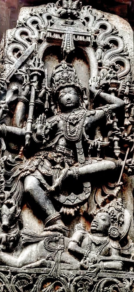 Intricate sculpture adorning the walls of Hoysaleswara Temple #Halebidu #KarnatakaTravelDairies