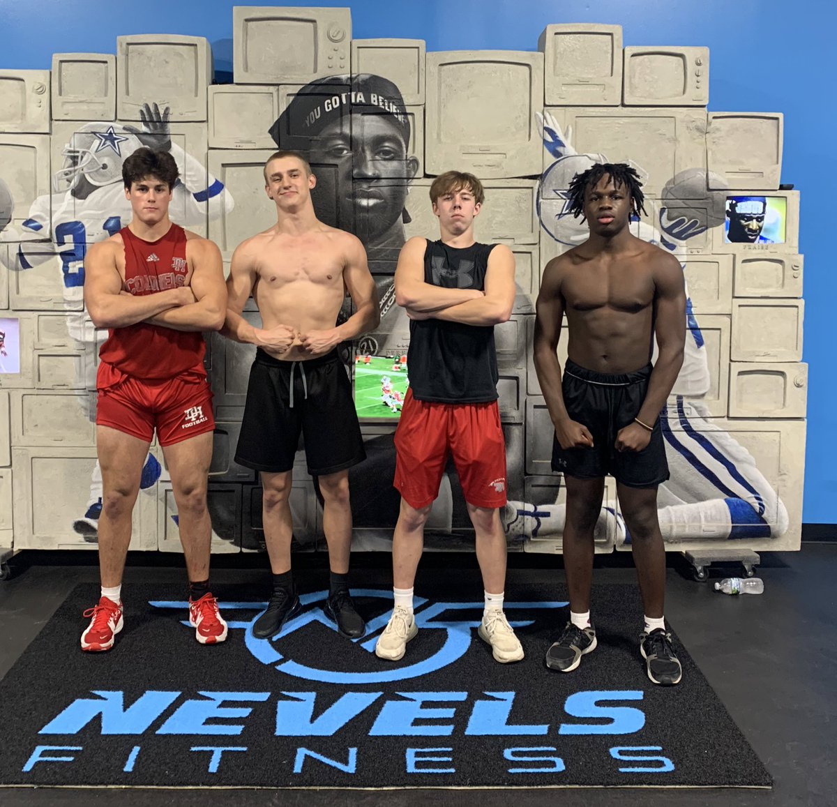 DHHS Football &amp; Company getting that work in with the best there is! Offseason has been started for NKY Football ‼️ #DontSleep 😎 <a href="/avery_ellis24/">Avery Ellis</a> <a href="/GreggArmani1/">Armani Gregg</a> <a href="/CoachKevMac/">Kevin McKeethan</a> <a href="/BraylonMiller12/">Braylon Miller</a> <a href="/MaddoxArnold_37/">Maddox Arnold</a> <a href="/w_rodriguez10/">Willie Rodriguez</a> @aiden_nevels #nevelsfitness