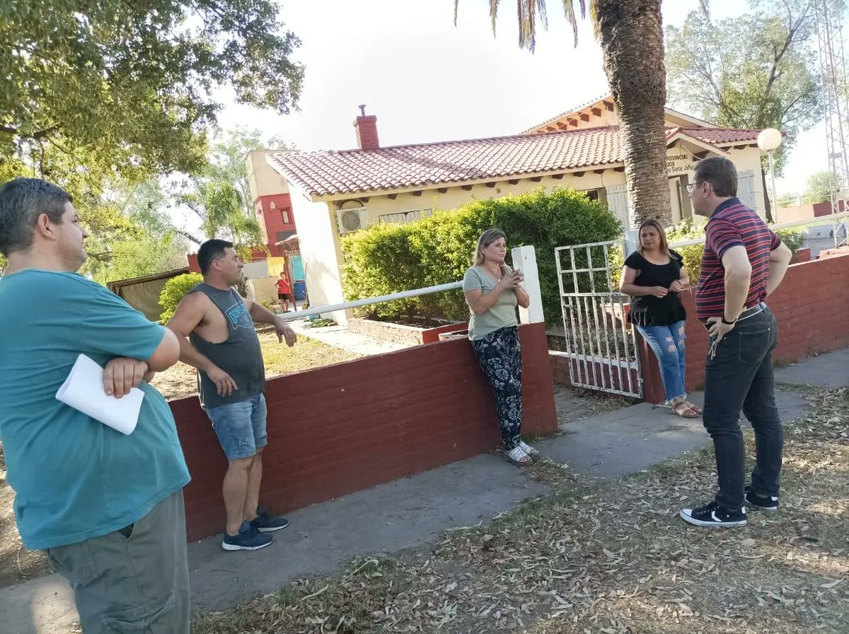 RodrigoBorla's tweet photo. #RAMAYON | estuvimos en la escuela provincial N°6309 "Revolucion de los 7 Jefes". 
Días atrás instalaciones de la institución sufrieron un incendio. En la oportunidad asumí el compromiso de colaborar con recursos necesarios para paliar las causas del siniestro. https://t.co/f2VTn8Zl9F