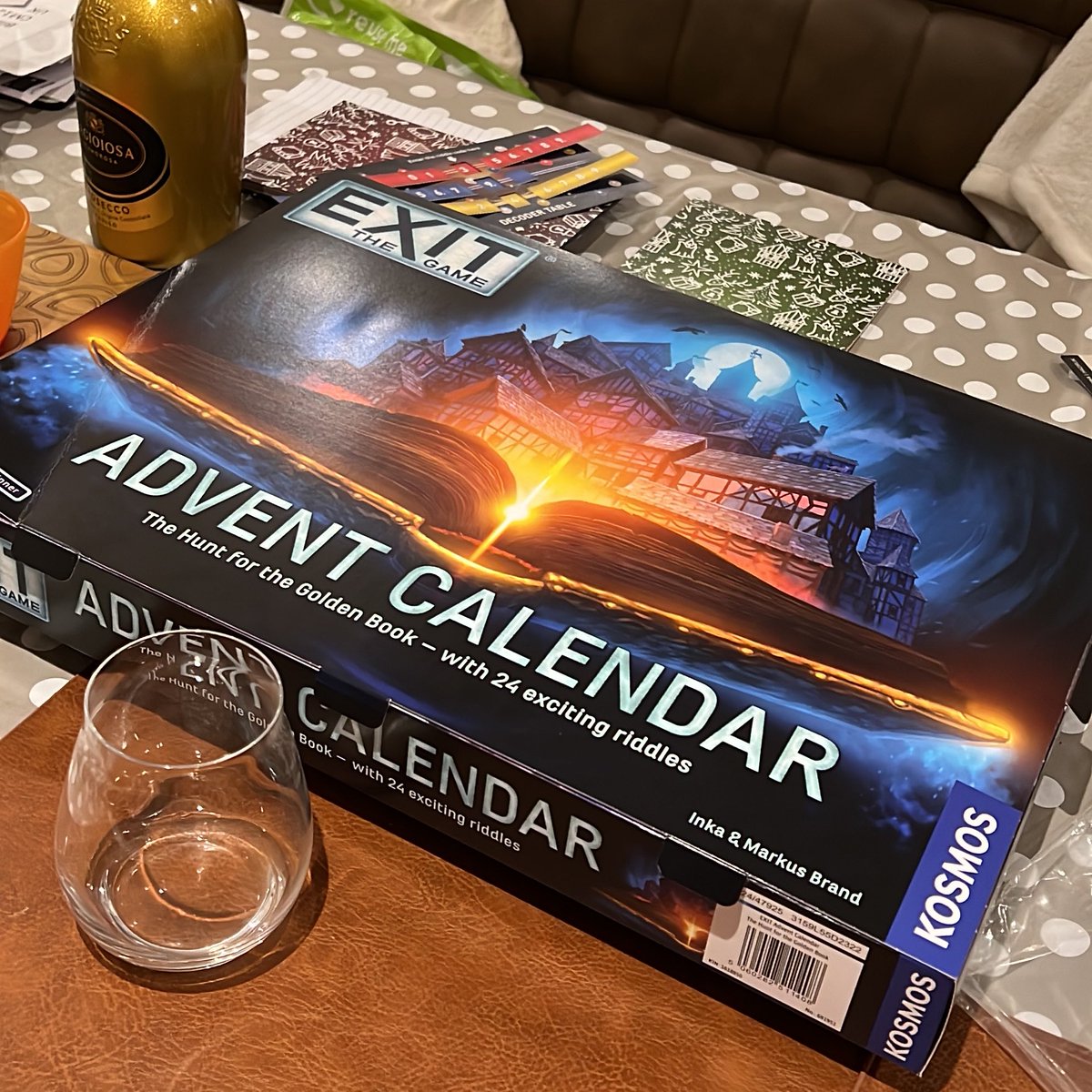 kate_mcsharry's tweet image. Who else likes a mystery? I’m a total escape room enthusiast 🤣 although my friends are not interested in it! My husband and I are working our way through this (a great break from writing!) … #WritingCommunity #exitthegame #exitadventcalendar #escaperooms