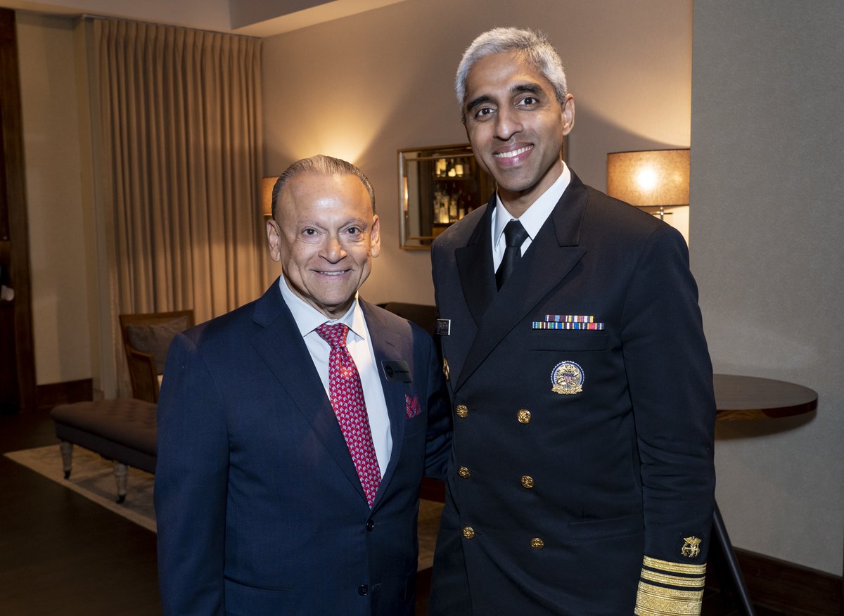 CityClubScene's tweet photo. U.S. Surgeon General Dr. Vivek Murthy @CityClubChicago @Surgeon_General @DrArwady @MikeSimmonsChi @LurieChildrens @AftrSchoolMttrs @AdlerUniversity https://t.co/XFA3WIEFlp