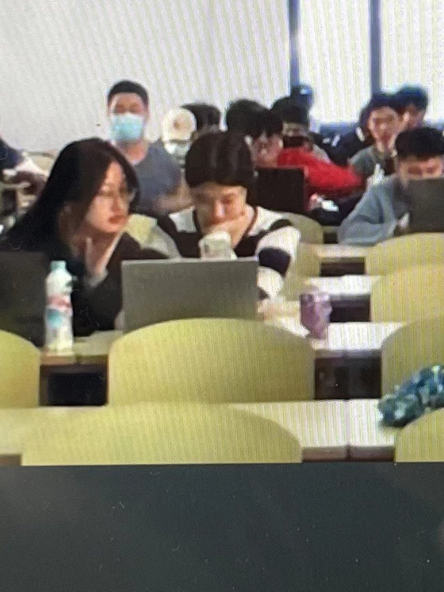 CheyanneO425's tweet photo. 这张拍的我还挺好看的哈哈哈 （浅浅自恋一下） https://t.co/AnZ481Z9Wx
