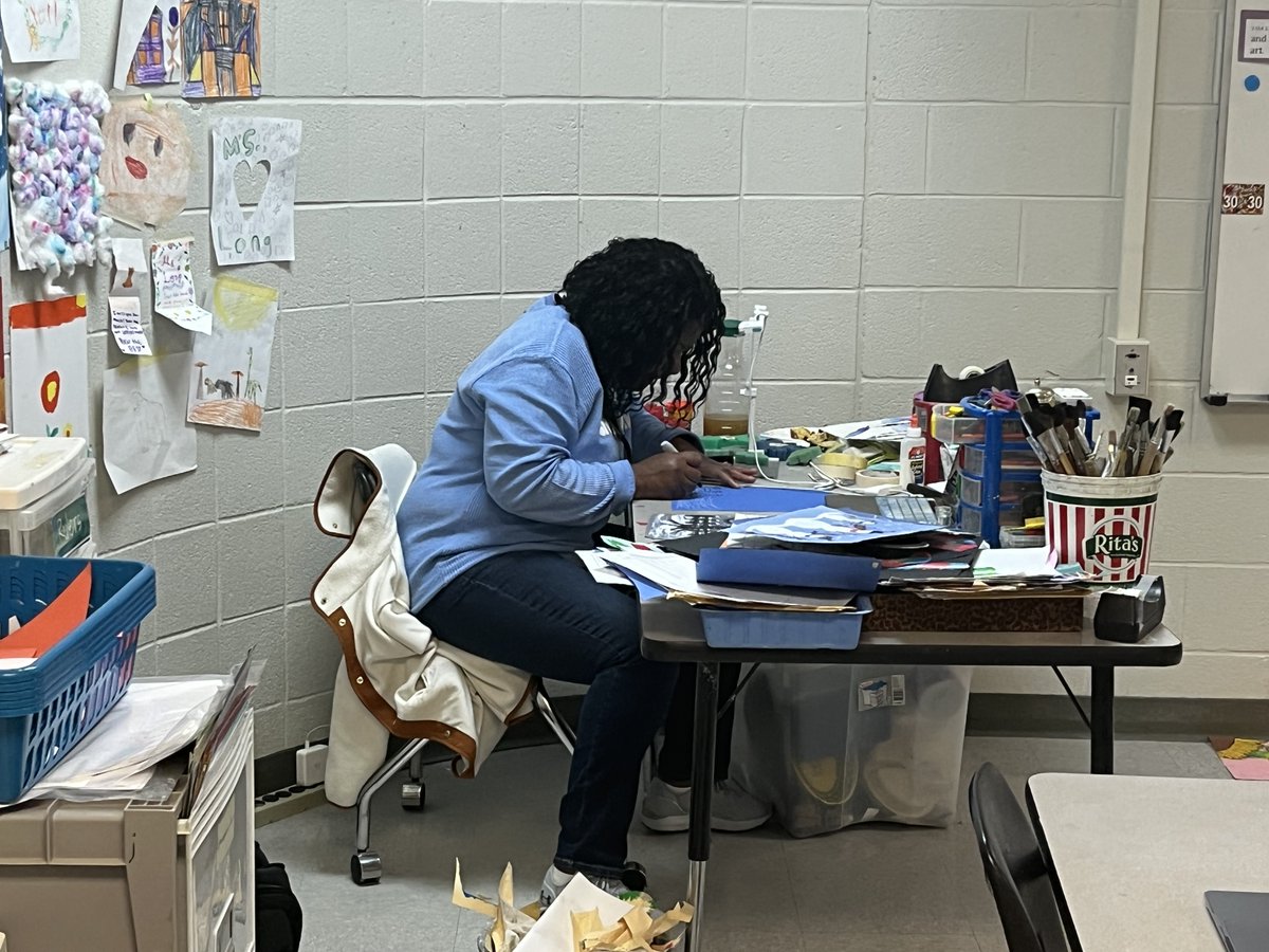 sarah29th's tweet photo. Love our admin! Our creative assistant principal, Sherrie LeSure stopped by and ended up taking over the art lesson. She is so talented!  @CrosswindElem https://t.co/WPD7PAC8U1