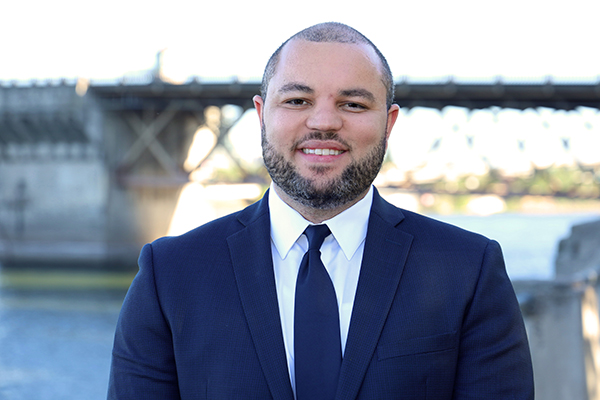 OEMBA's tweet photo. Congratulations to @umpquabank for making @PDXBIZJournal's Most Admired Companies list for 2022. Current 1st-year student Jarryd Briggs is Umpqua's VP, assistant treasurer. 💚💛🦆💚💛🦆

READ: https://t.co/8GlEPaqBfJ

#OEMBAproud #class38 #OregonExecutiveMBA https://t.co/o8Jd41vzuk