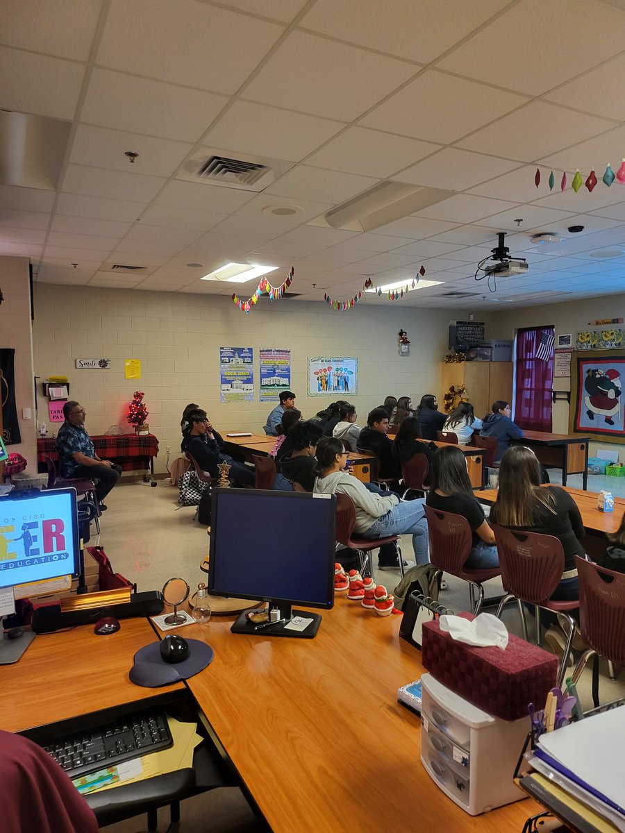 LP_CISCC_LFU's tweet photo. Great presentation today at our "Me&amp;You" mentoring group @LFUnited with our 9th grade CIS cohort @cameron_cis 
Thank you to A New Today Counseling Program Director Shauna Ortiz for elaborating on Holiday Stress and Expectations.

#allinforkids
#classof2026
#WhateverItTakes https://t.co/7Gw9IPp1U0