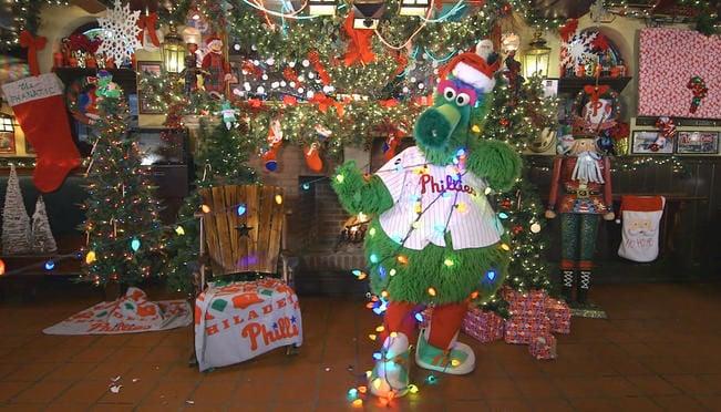 PhantasyWhiz's tweet image. Don't miss out.  #11to11 12 days of Phillies Christmas.  Thanks to @Irishshwn71 for the pic.  Thanks to @McGillins for being the oldest and best bar around especially during the holidays.  Thanks to @CardsStory for being the most generous man in the hobby.