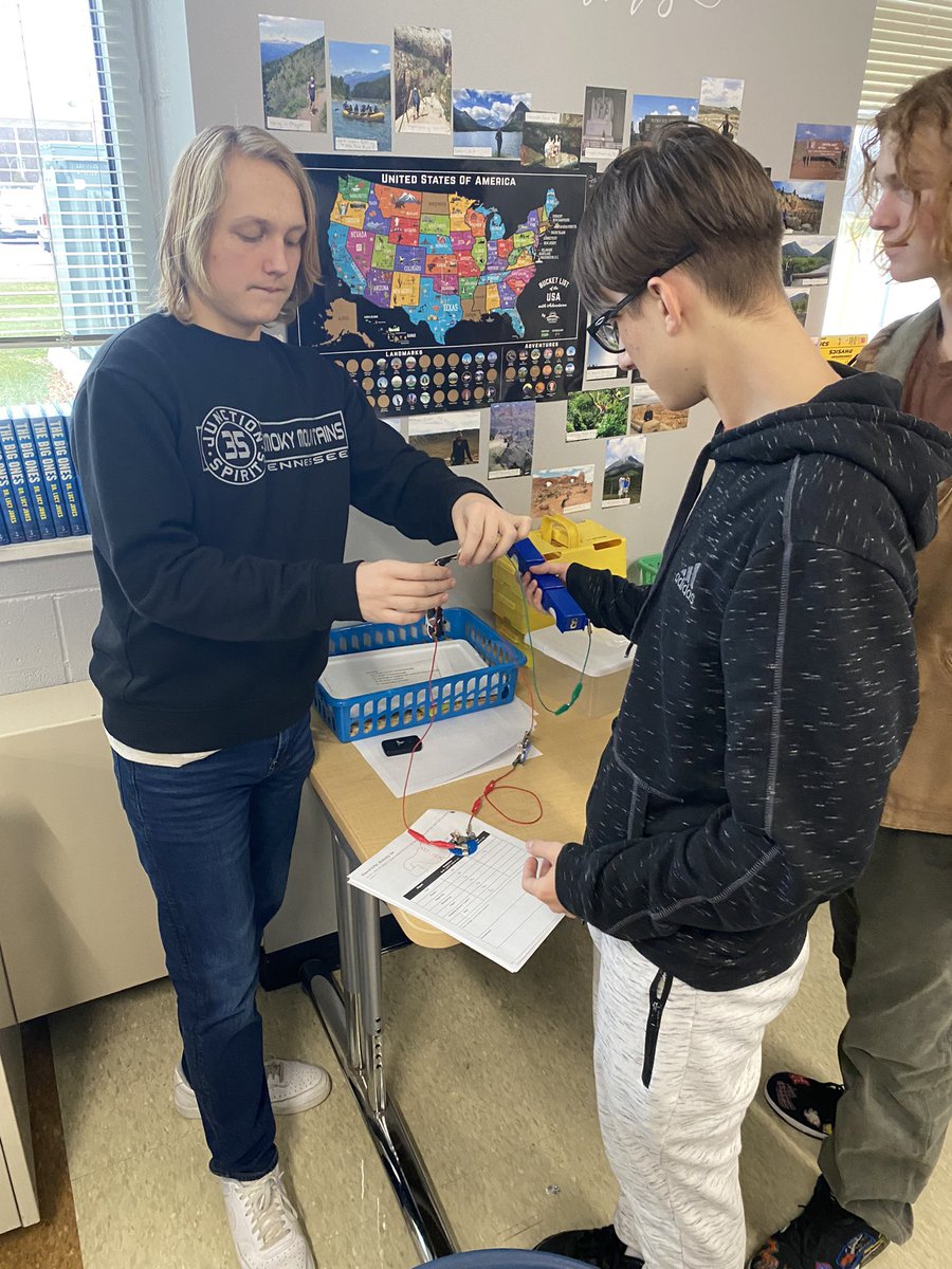 iteachuScience's tweet image. Circuit time! Nothing says Happy Holidays quite like Ohm’s Law 🤓 @PhETsims Circuit Builder is a great extension of our hands on activities!