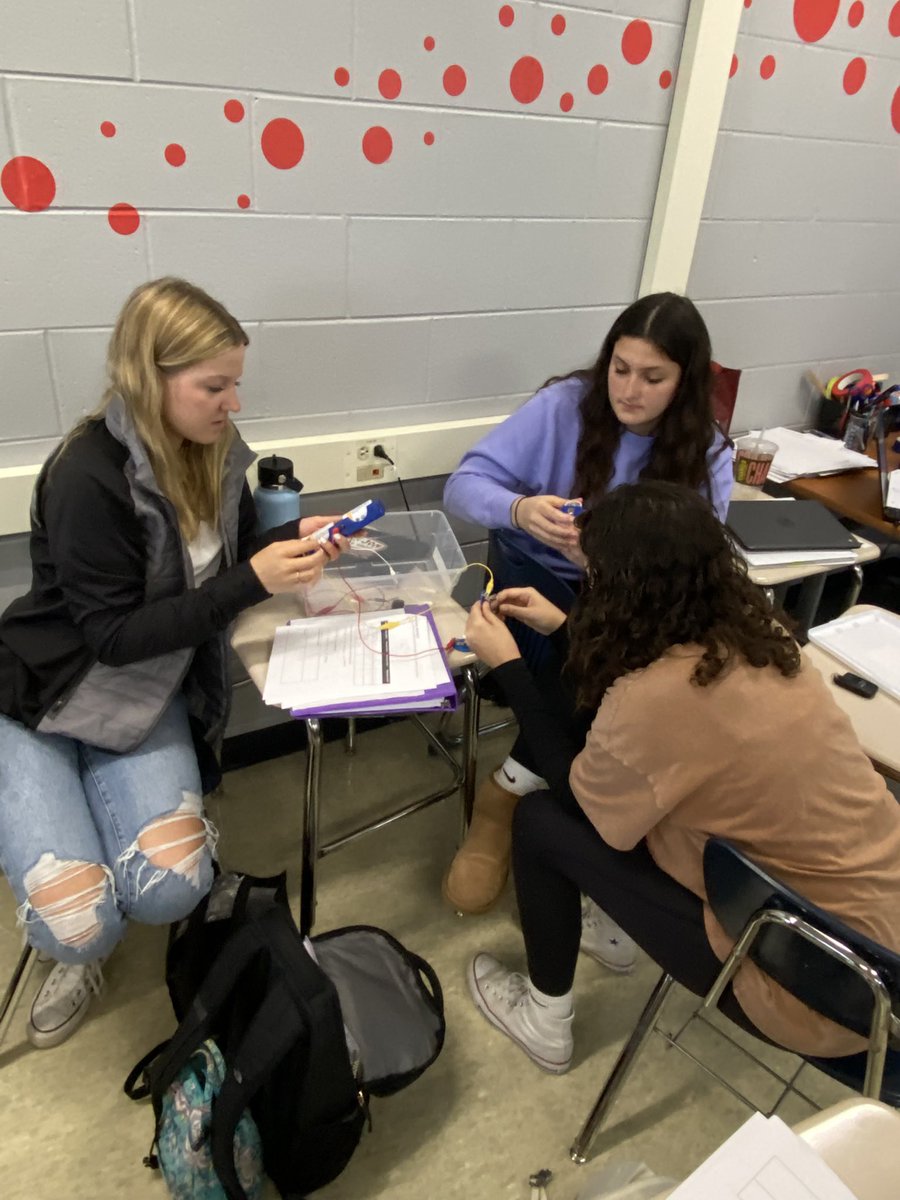 iteachuScience's tweet image. Circuit time! Nothing says Happy Holidays quite like Ohm’s Law 🤓 @PhETsims Circuit Builder is a great extension of our hands on activities!