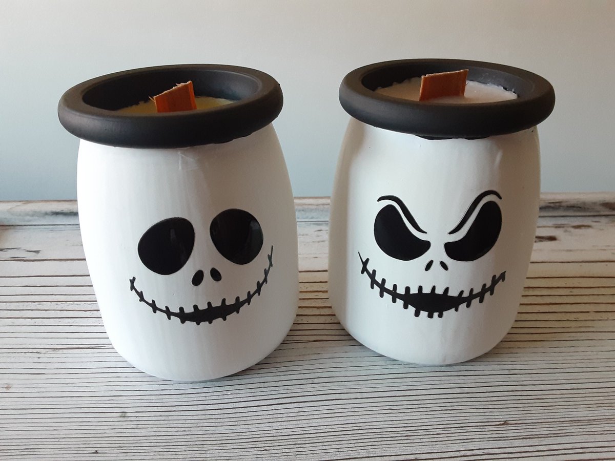 SMCC21's tweet photo. Excited to share the latest addition to my #etsy shop: Hand Poured Soy Wax Candles https://t.co/gluKlAgPEX #jackandsally #candle #nightmarebefore #christmas #jackcandle #halloweencandle #whiteandblack #warmapplepie #vanillacaramel https://t.co/ygLaWZnCHB