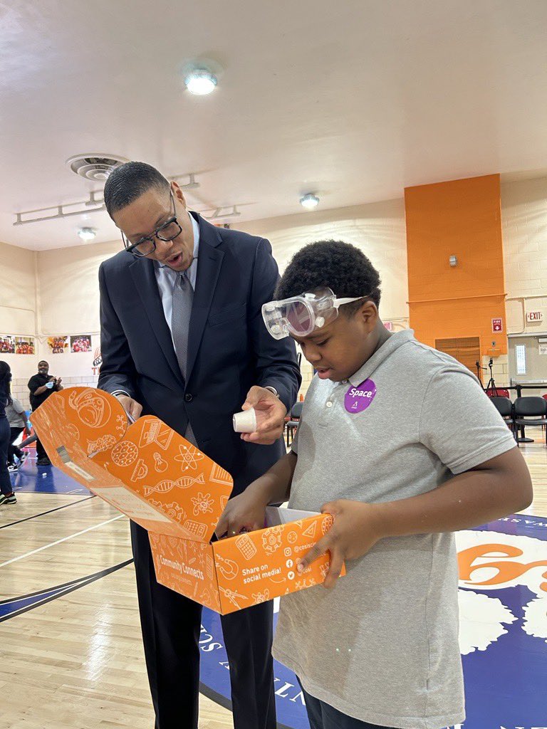 Today, @AmidonBowen scholars and <a href="/DCPSChancellor/">Chancellor Ferebee</a> were joined by <a href="/NASA/">NASA</a> Administrator Bill Nelson + astronauts Mark Vande Hei, Kayla Barron, Raja Chari, and Tom Marshburn for space stories, distribution of over 300 #STEM activity kits, and “rocket” launching. Thanks for the blast!