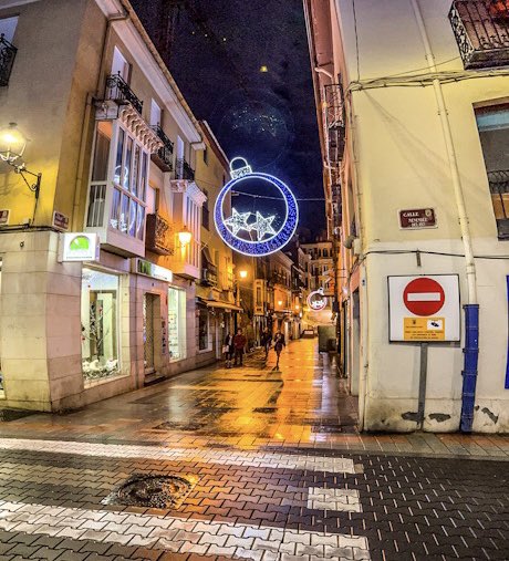 OtraPalencia's tweet photo. Problemas de despoblación, poco comercio , poco de todo pero MUCHO de vida.

#Palencia es C A L I D A D de vida, que es el motivo por el que estamos en este mundo. 

Cuánto vale un paseo relajado, sin stress, observando nuestra ciudad? https://t.co/8VWN3tZz0X