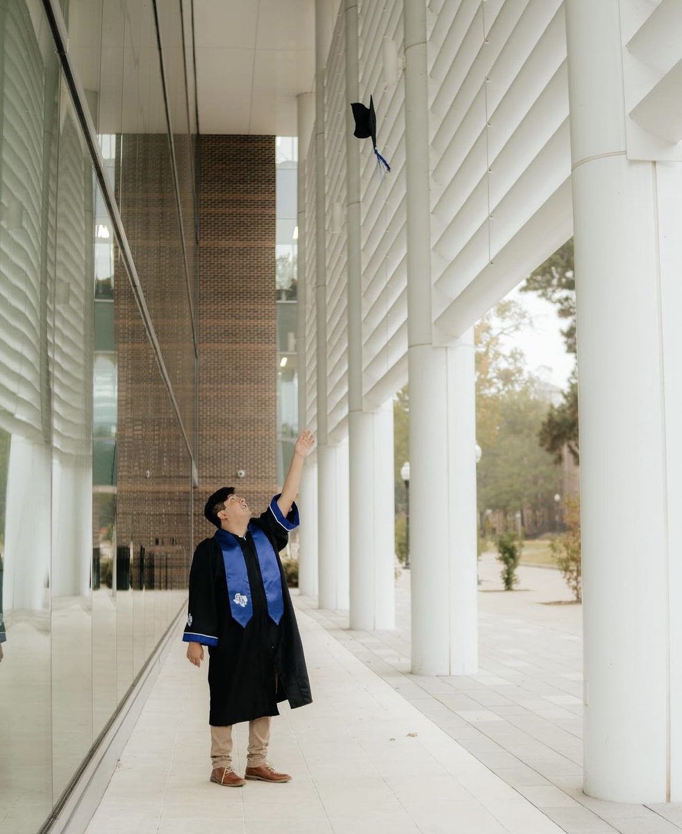 SFASU's tweet photo. Commencement resources, including live stream information, an online program and a venue map are available at https://t.co/HQFljAEx8q. #SFA22 https://t.co/Gg2PS2bLs3