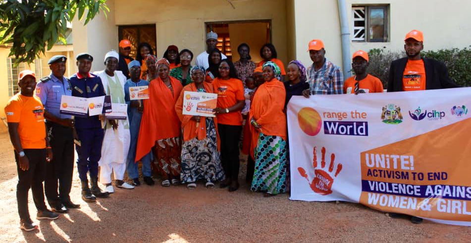 The Honourable Commissioner concluded the day’s activities by joining a stakeholder’s engagement meeting organized by <a href="/cihp_ng/">CIHP</a> and hosted by the Ministry. The participants signed a commitment banner to fight GBV. #16DaysofActivism2022