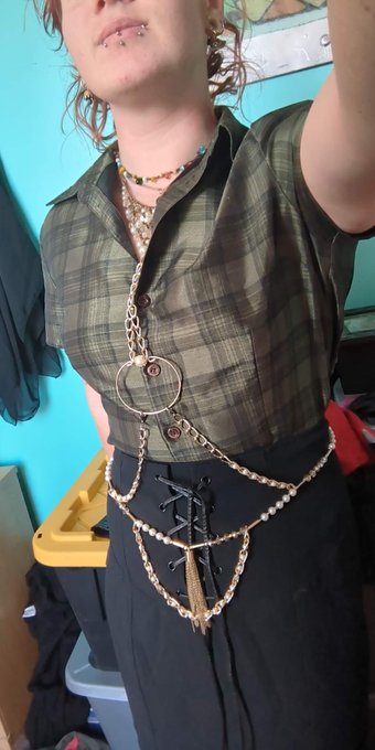 1 pic. Ok but I'm HOT ? AND make some cool shit.
#sellingcheapcontent #buyincontent #bodychain #pierced