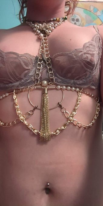 2 pic. Ok but I'm HOT ? AND make some cool shit.
#sellingcheapcontent #buyincontent #bodychain #pierced