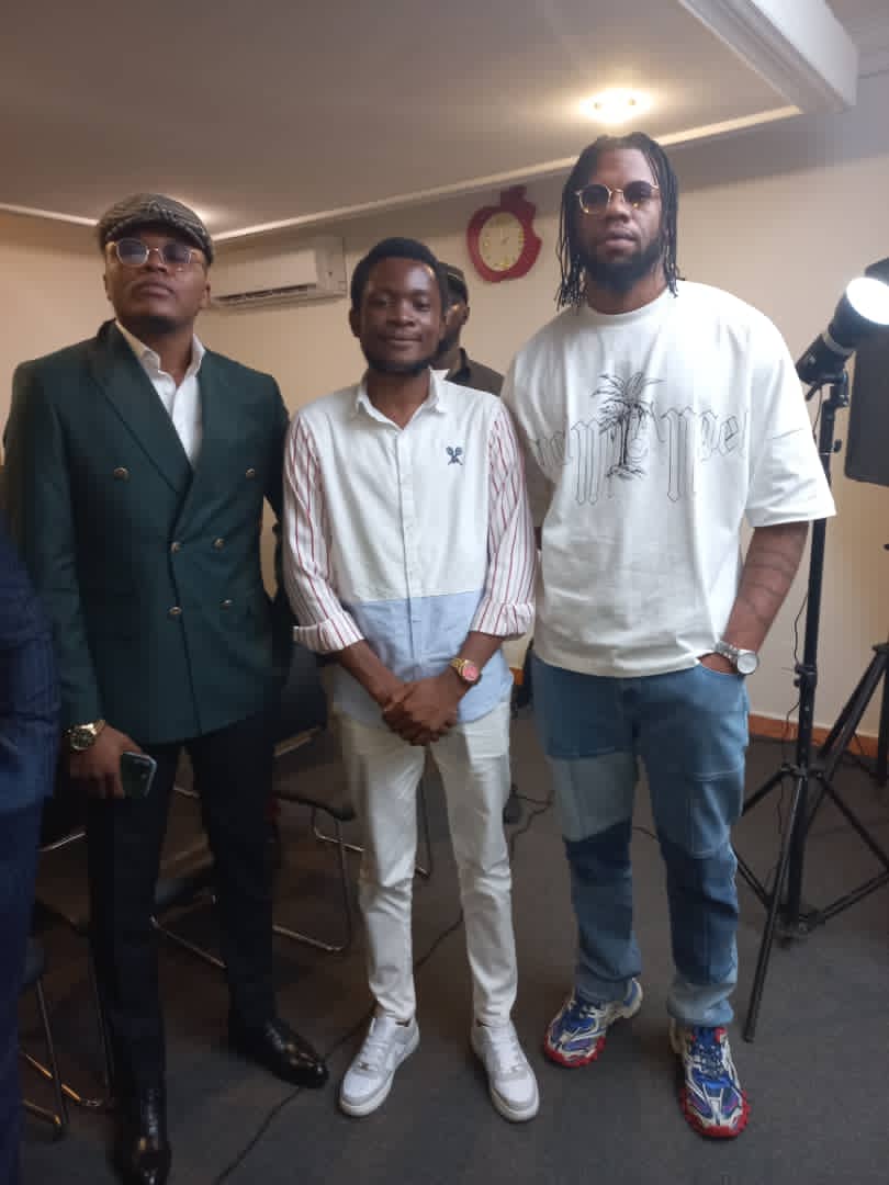 KambemboRoy's tweet photo. Bongo #NiniTosaliTe ?
Il est temps de donner la priorité aux investissements dans des solutions d'énergies renouvelables communautaires durables #FossilFreeVirunga #SoireeArtistiqueClimat @fatshii13 https://t.co/bw9cjZia9J
