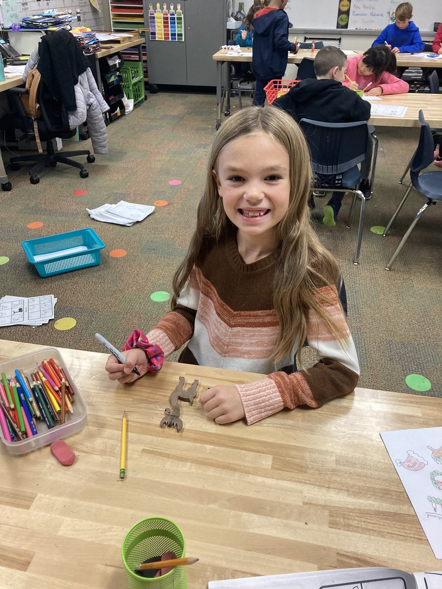 MrsAtchleysArt's tweet photo. We are making holiday cards and ornaments to spread Holiday Cheer to Senior Citizens in our community! Happy Holidays to All! #HESconnects https://t.co/xQh2R2EwQW