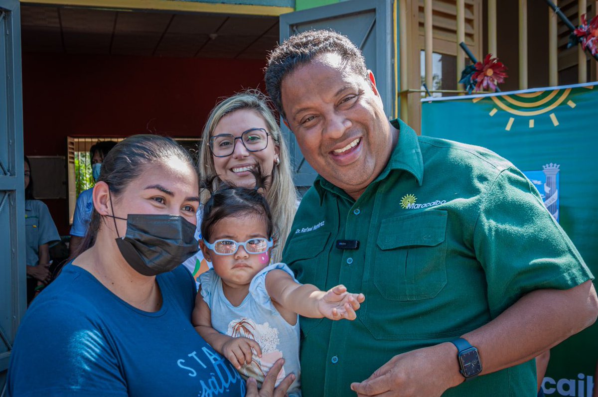 Un agradecimiento especial a todas las personas que hacen vida en esta fundación y que día a día velan por el bienestar de nuestros niños, en especial a mi equipo de <a href="/DsocialMcbo/">Desarrollo Social - Alcaldía de Maracaibo.</a> por su gran trabajo y a <a href="/Opticolor/">Opticolor</a> por ser la empresa que nos acompañó en esta iniciativa.