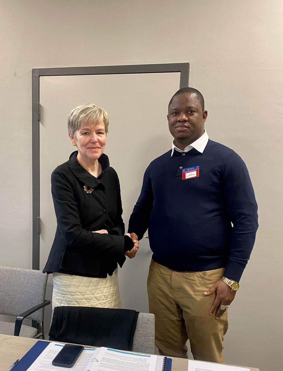 Rencontre bilatérale ce jour jeudi 08 Décembre 2022 avec  Madame Hillary  Charlesworth Juge à la Cour Internationale de justice pour convergence commune d'intérêt entre la Guinée et l'Australie en matière judiciaire.