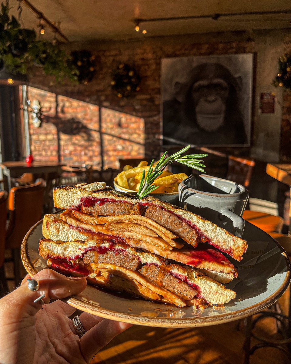TheBubbleRoom's tweet photo. The ultimate Christmas special 🎄 our Turkey sandwich with all of the trimmings (and gravy to dip) is a Winter warmer worth ordering. 

#thebubbleroom #bramhall #alderleyedge #cheshire #cheshirelife #cheshirefood #mcreats #christmas https://t.co/dGEEWfk5Sq