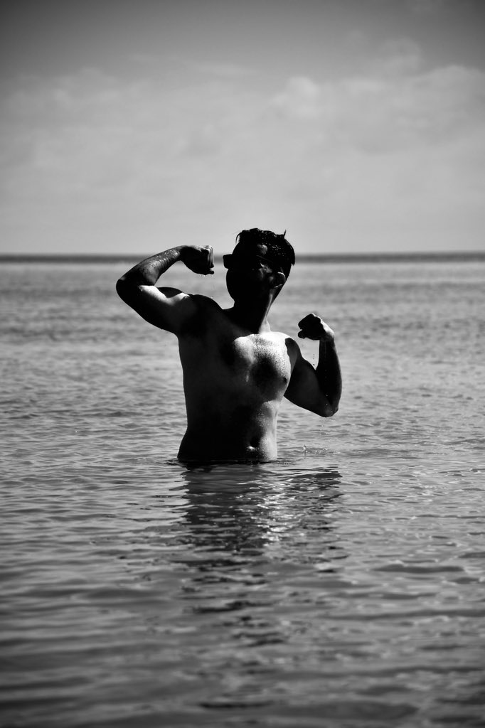 Whomisit2's tweet photo. Beach day 2 https://t.co/KdReP2ywlT