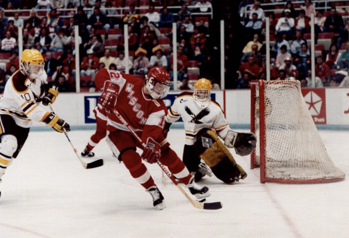 TonyGranato's tweet photo. #BadgerAlumoftheDay: Doug Macdonald, ’88-92, 152GP, 75g, 114a, 189pts, Port Moody, BC, ‘90 NCAA &amp; WCHA champ, ‘92 captain, ’89 WCHA Final Five All-Tourney, Ivan B. Williamson Scholastic Award, ’91 Jim Santulli 7th Man Award, GWG ‘90 WCHA championship game vs Minnesota https://t.co/sZxggjqPtH